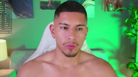 Snapshot of aaronfox_ chatting on 01-24-25, 12:52 AARON online show from 01-24-25, 12:52