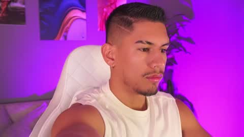 Snapshot of aaronfox_ chatting on 01-27-25, 10:06 AARON online show from 01-27-25, 10:06