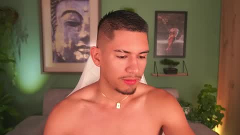 Snapshot of aaronfox_ chatting on 02-11-25, 11:54 AARON online show from 02-11-25, 11:54