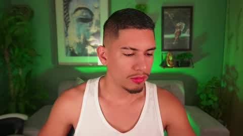 Snapshot of aaronfox_ chatting on 03-11-25, 10:18 AARON online show from 03-11-25, 10:18