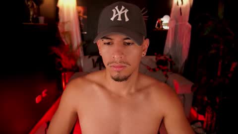 Snapshot of aaronfox_ chatting on 10-03-25, 11:29 AARON online show from 10-03-25, 11:29