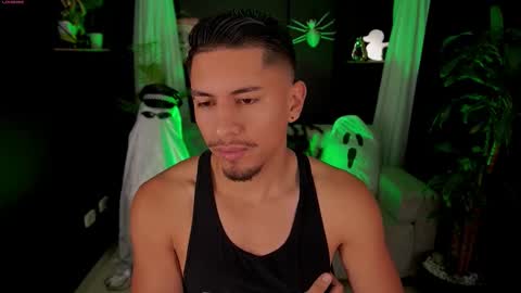 Snapshot of aaronfox_ chatting on 10-10-25, 02:16 AARON online show from 10-10-25, 02:16