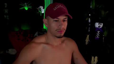 Snapshot of aaronfox_ chatting on 10-16-25, 12:17 AARON online show from 10-16-25, 12:17