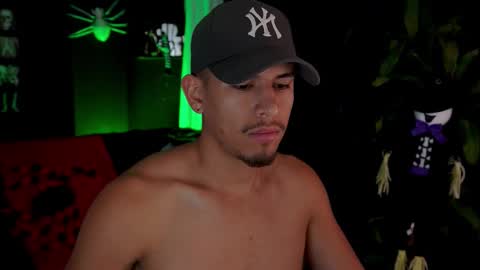 Snapshot of aaronfox_ chatting on 10-20-25, 01:00 AARON online show from 10-20-25, 01:00
