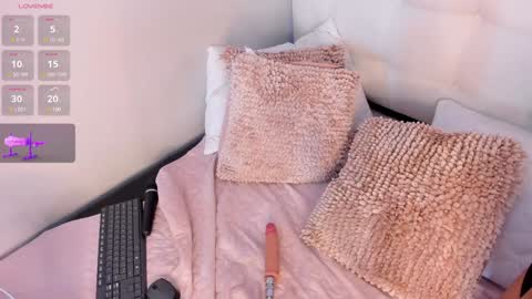 Snapshot of aashley_jones chatting on 01-26-25, 05:45 Aashley online show from 01-26-25, 05:45