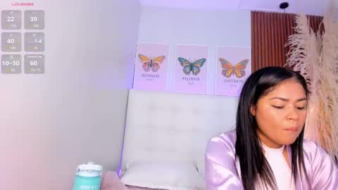 Snapshot of aashley_jones chatting on 02-14-25, 06:02 Aashley online show from 02-14-25, 06:02