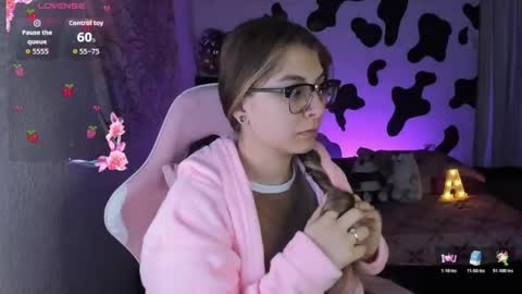 Snapshot of abbie_senjen chatting on 01-06-26, 03:10 April online show from 01-06-26, 03:10