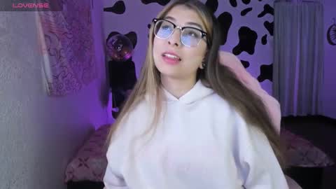 Snapshot of abbie_senjen chatting on 01-16-26, 05:33 April online show from 01-16-26, 05:33