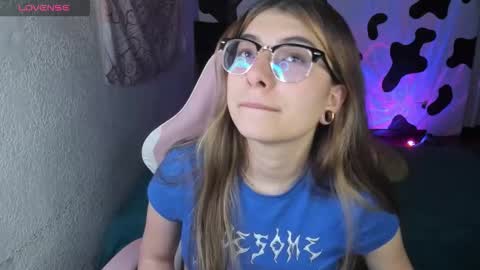 Snapshot of abbie_senjen chatting on 02-27-26, 01:16 April online show from 02-27-26, 01:16