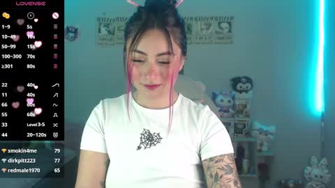 Snapshot of abbie_stone_ chatting on 12-22-24, 01:01 abbie 70OFF online show from 12-22-24, 01:01