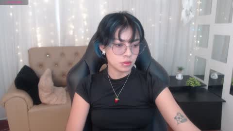 Snapshot of abbiross chatting on 12-22-24, 06:59 Abbi online show from 12-22-24, 06:59