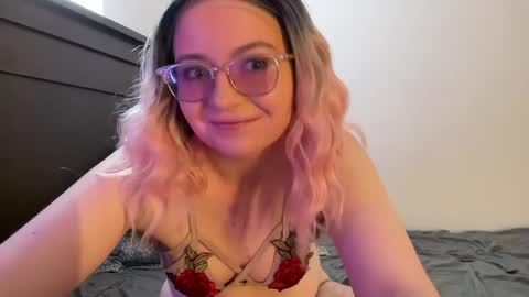 Snapshot of abbiwillow chatting on 05-09-26, 03:06 Abbi Willow online show from 05-09-26, 03:06