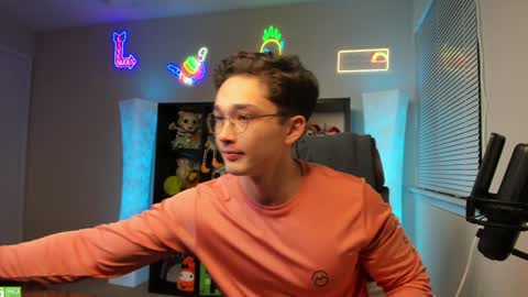 Snapshot of abbuddy920236 chatting on 12-04-24, 05:05 buddy online show from 12-04-24, 05:05