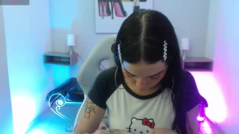 Snapshot of abby_collinss_x chatting on 03-04-26, 05:41 Abby online show from 03-04-26, 05:41