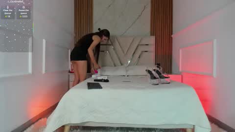 Snapshot of abbyevaans chatting on 12-17-25, 11:49 Abby Evans online show from 12-17-25, 11:49