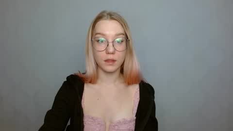 Snapshot of abbymoore__ chatting on 01-04-25, 12:27 Abby Lovense is active online show from 01-04-25, 12:27