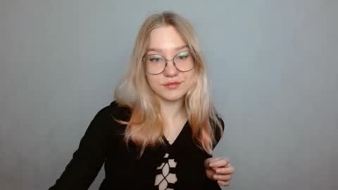 Snapshot of abbymoore__ chatting on 02-06-25, 09:00 Abby Lovense is active online show from 02-06-25, 09:00