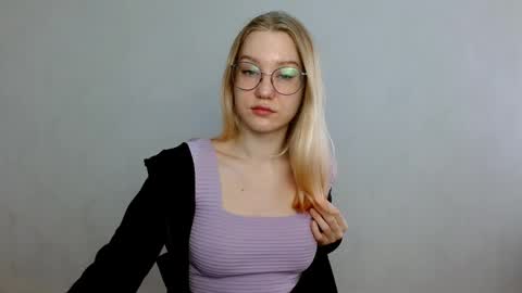 Snapshot of abbymoore__ chatting on 02-22-25, 09:45 Abby Lovense is active online show from 02-22-25, 09:45