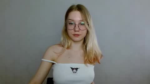 Snapshot of abbymoore__ chatting on 03-08-25, 09:17 Abby Lovense is active online show from 03-08-25, 09:17