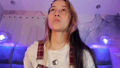 Snapshot of abbysweet1_ chatting on 11-08-25, 11:43 Abigail online show from 11-08-25, 11:43