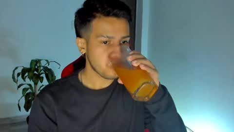 Snapshot of abelasburgo chatting on 12-16-25, 01:21 Independence model AbelAsburgo online show from 12-16-25, 01:21