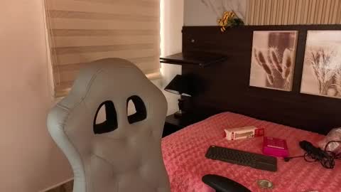 Abella online show from 10-10-25, 02:16