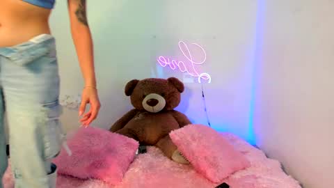  Abella and Kendra  online show from 01-14-25, 07:53