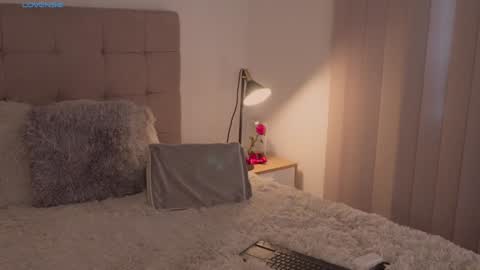 Snapshot of abellacroft chatting on 12-11-24, 12:44 Abella online show from 12-11-24, 12:44