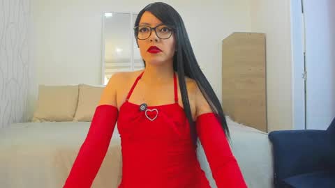 Snapshot of abellaskins chatting on 04-26-26, 10:07 Sophia online show from 04-26-26, 10:07