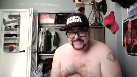 Snapshot of abennett76 chatting on 06-18-26, 12:22 AJ online show from 06-18-26, 12:22