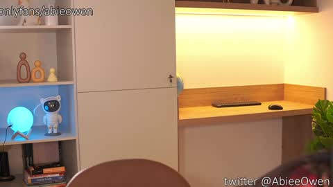 Snapshot of abie_owen chatting on 11-12-25, 11:03 abie_owen online show from 11-12-25, 11:03