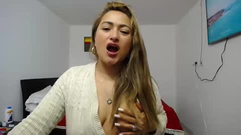 Snapshot of abie_spicy_ chatting on 10-21-25, 01:45 ximena online show from 10-21-25, 01:45