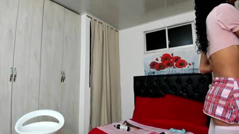 Snapshot of abigail_f00x chatting on 06-12-26, 01:48 Abigail online show from 06-12-26, 01:48