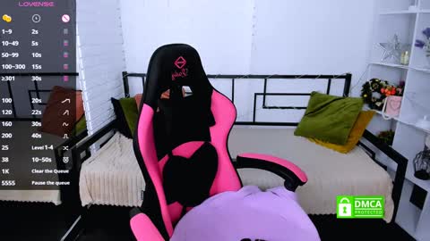 Snapshot of abogailmaartin chatting on 01-06-25, 01:09 Mary online show from 01-06-25, 01:09