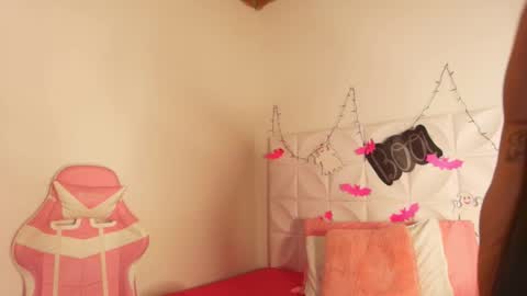 Snapshot of abril1_gh chatting on 10-30-25, 10:38 Abril online show from 10-30-25, 10:38