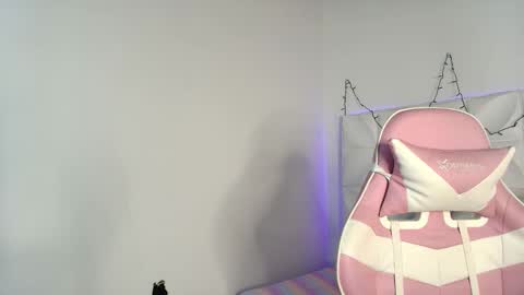 Snapshot of abril1_gh chatting on 11-04-25, 11:42 Abril online show from 11-04-25, 11:42