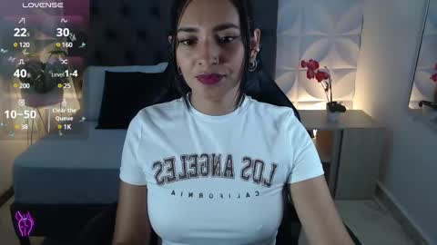Snapshot of abril_71 chatting on 01-08-25, 12:37 Abril online show from 01-08-25, 12:37