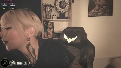 Snapshot of abril__colen chatting on 12-13-24, 03:54 April online show from 12-13-24, 03:54