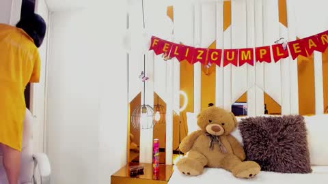 abril_cooper11 online show from 11-14-25, 09:35