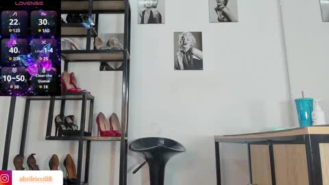 Snapshot of abril_ricci chatting on 12-29-24, 04:27 Abril online show from 12-29-24, 04:27