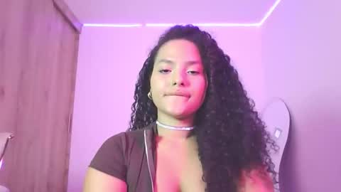 Snapshot of abril_ricci chatting on 10-10-25, 06:56 Abril online show from 10-10-25, 06:56