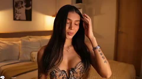Snapshot of abril_w18 chatting on 07-12-26, 09:06 My name is Alexa. Please say hello I like to chat with you. If you have requests please use tip online show from 07-12-26, 09:06