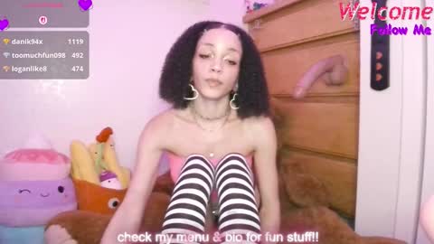 Peach online show from 11-30-25, 03:32