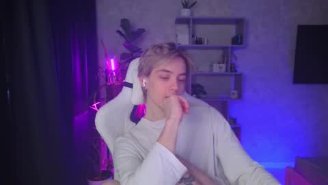 Snapshot of abslut chatting on 12-14-25, 04:29 Nick online show from 12-14-25, 04:29