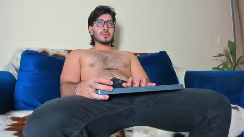 R. online show from 01-12-25, 06:27