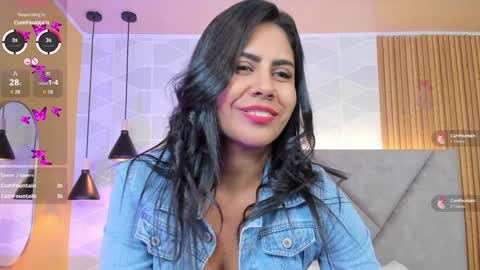 Snapshot of ada__lee_ chatting on 02-26-25, 01:43 Antonella online show from 02-26-25, 01:43