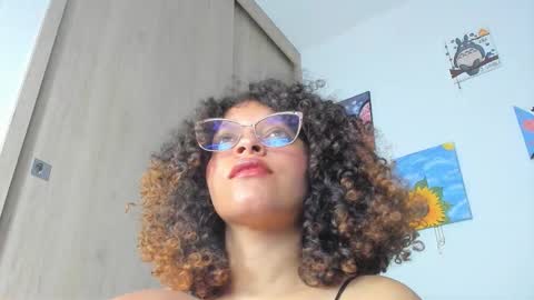 Snapshot of ada_gales_ chatting on 09-26-25, 05:22  Isa  online show from 09-26-25, 05:22