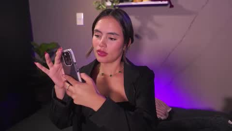 Snapshot of adahara_miller chatting on 12-04-25, 02:21 Adahara online show from 12-04-25, 02:21