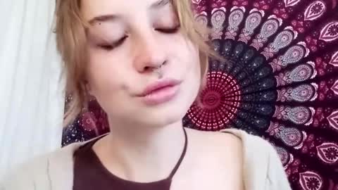 Snapshot of adalyndirty chatting on 10-07-25, 06:21 Adalyn online show from 10-07-25, 06:21