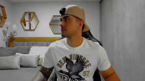 Snapshot of adam_clarke chatting on 01-19-25, 09:33 adam clarke online show from 01-19-25, 09:33